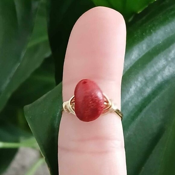 Red Apple Coral Wire Wrapped Ring, Gold Size 7 Boho Chic Statement Upcycled - Picture 2 of 2